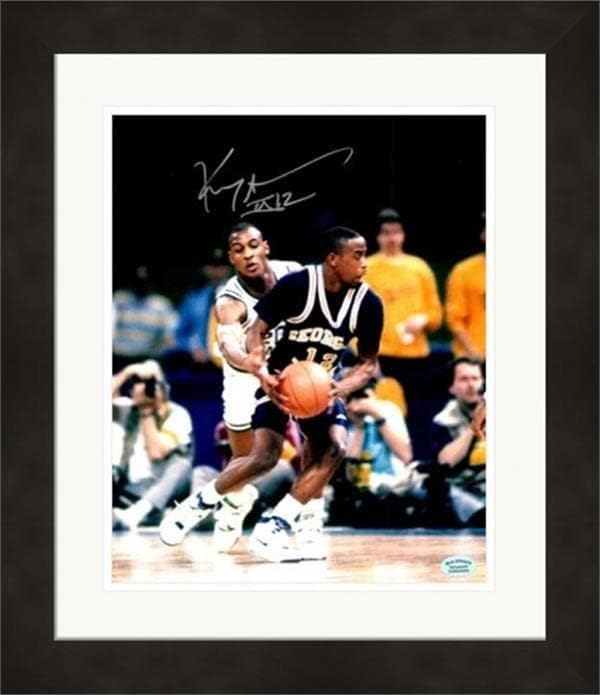 Kenny Anderson dedikált 8x10 Fotó (Georgia Tech Sárga Kabát) 1 Gubancos & Bekeretezett - Dedikált NBA-Fotók
